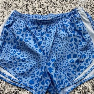Woman’s Nike dri fit shorts size large